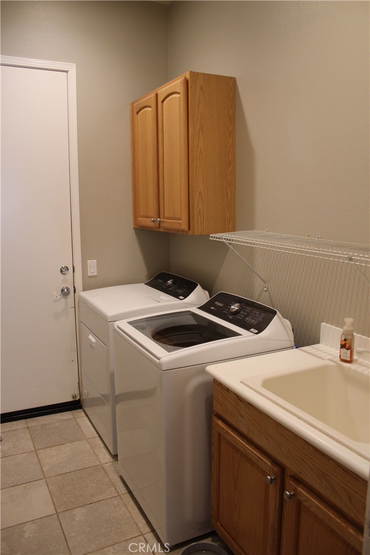 1679 Golden Way Property Photo 27