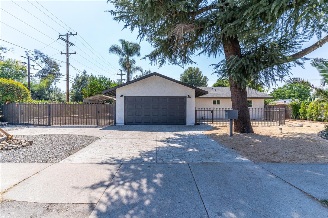 4404 N Mayfield Avenue Property Photo 1