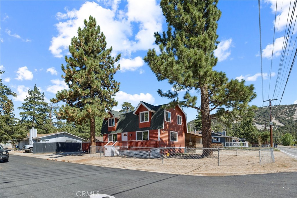 1050 Paradise Way Property Photo 4