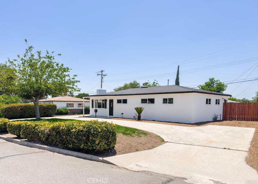6692 Elm Avenue Property Photo 3