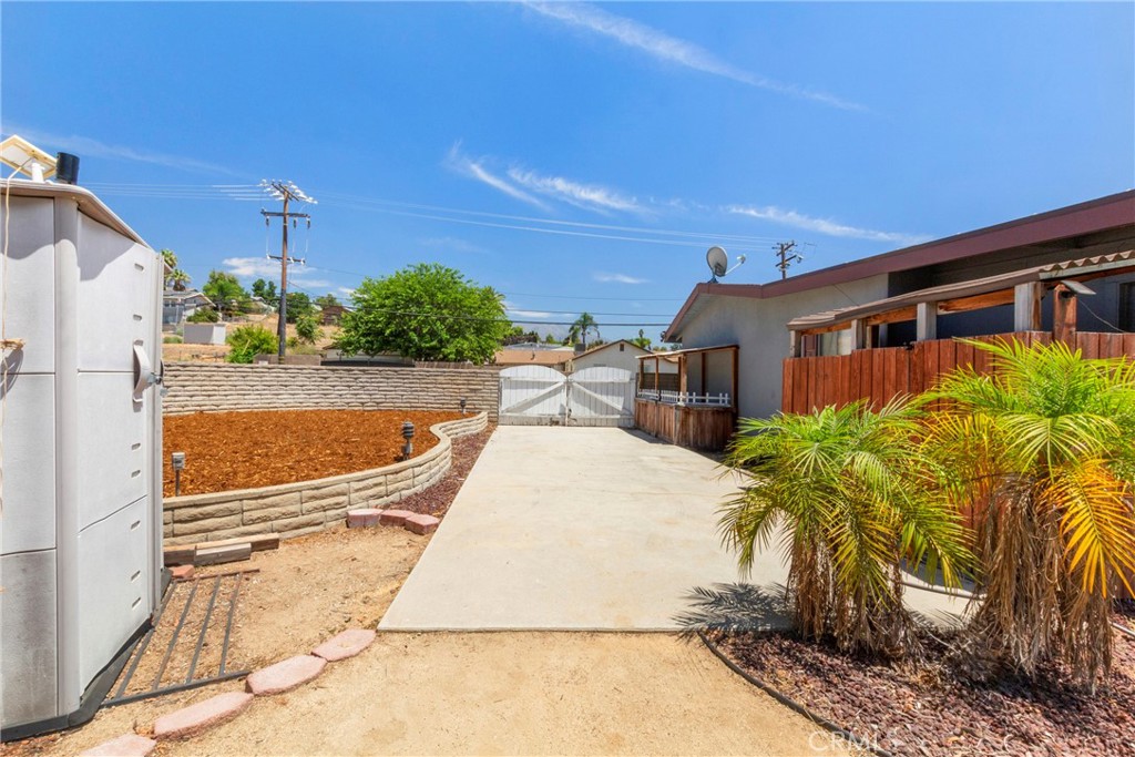 12368 Overcrest Drive Property Photo 24