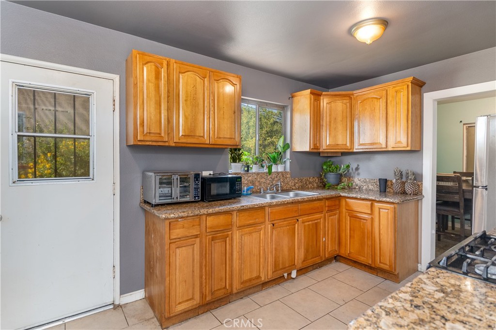 115 S Tamarisk Avenue Property Photo 10