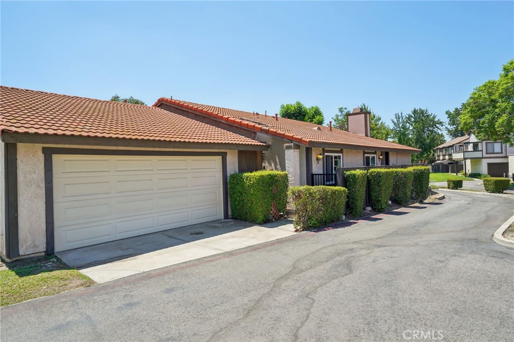 1843 N Solano Avenue Property Photo 1