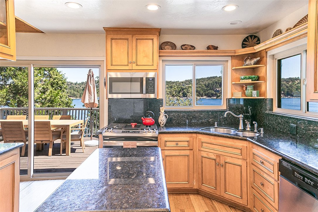 28782 Palisades Drive Property Photo 8