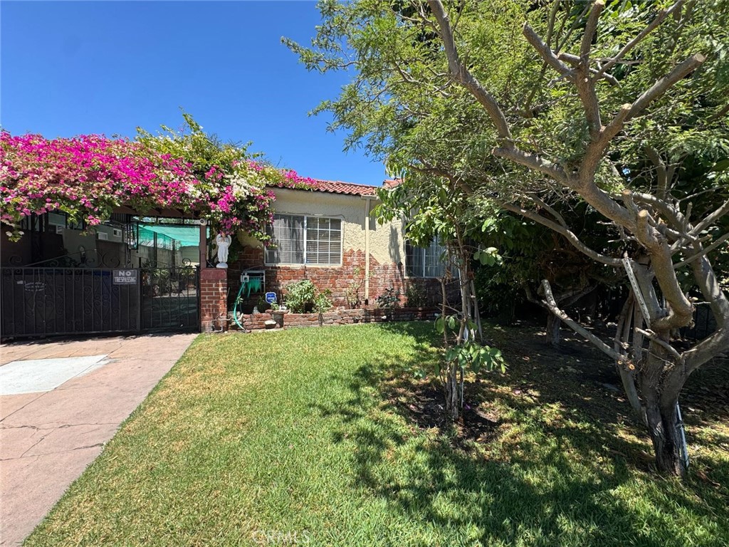 2565 Sale Place Property Photo 1