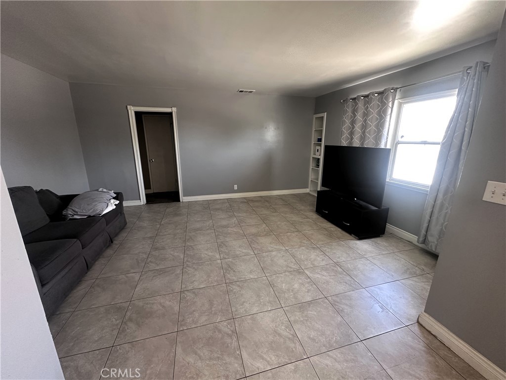 836 N Millard Avenue Property Photo 8