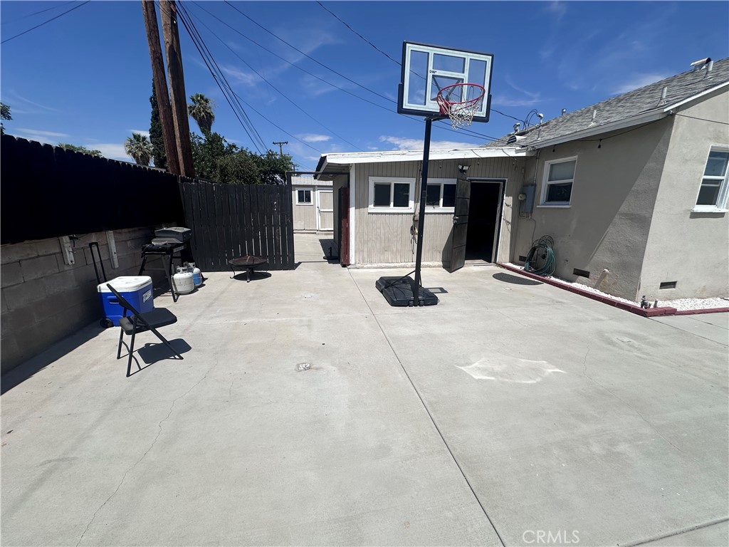 836 N Millard Avenue Property Photo 15