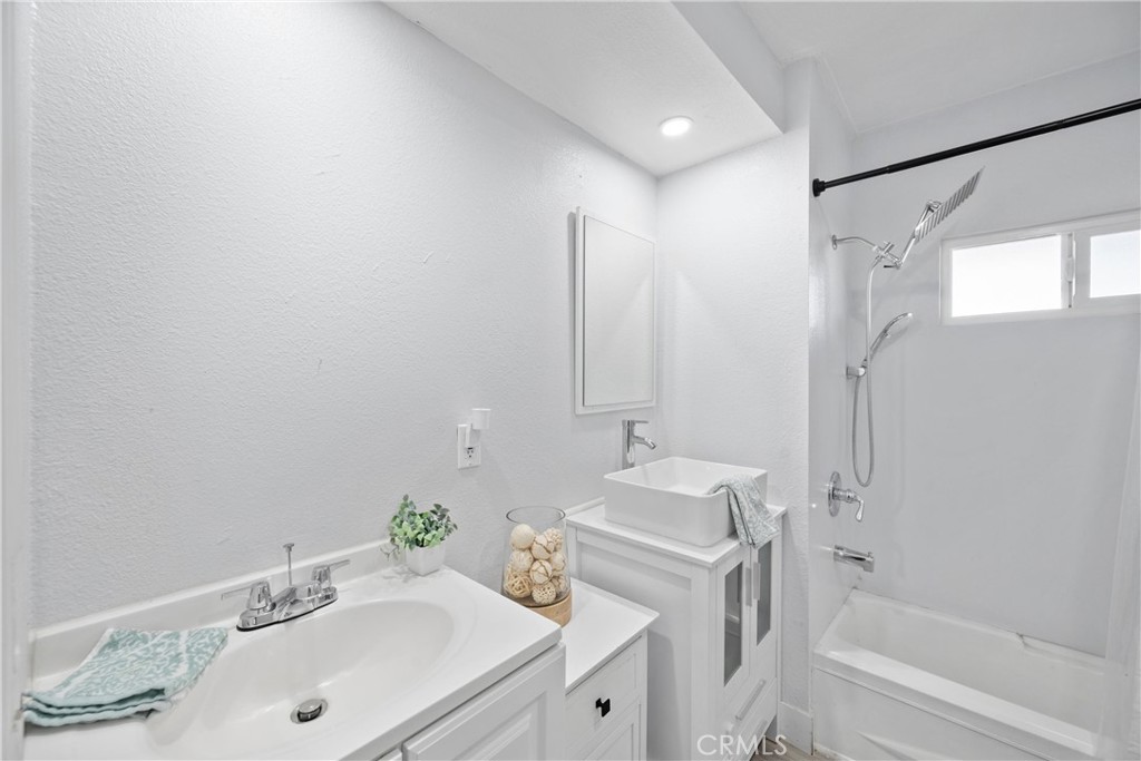 17086 Esperanza Drive Property Photo 8