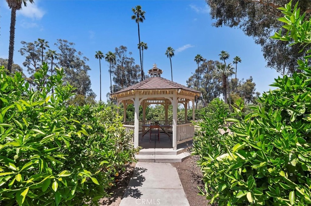 8180 Victoria Avenue Property Photo 2