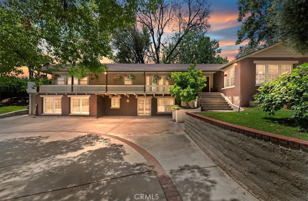 8180 Victoria Avenue Property Photo 3