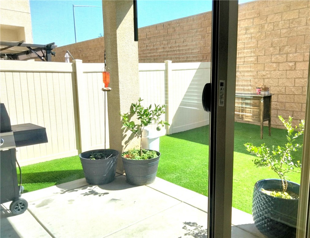 1441 E Laurelwood Property Photo 19