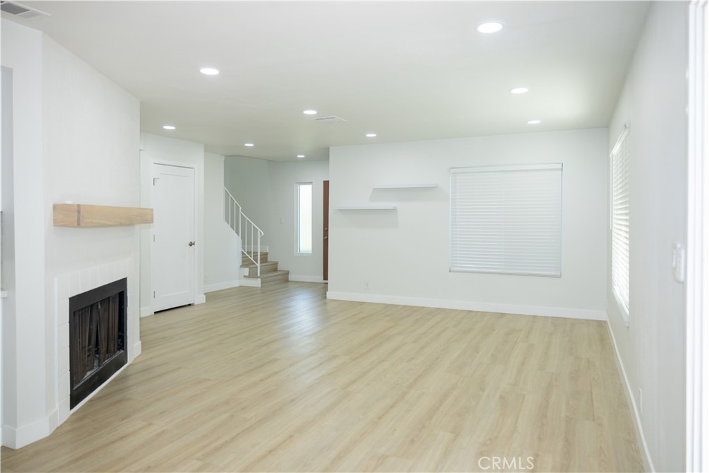 1010 Golden Springs Drive B Property Photo 1