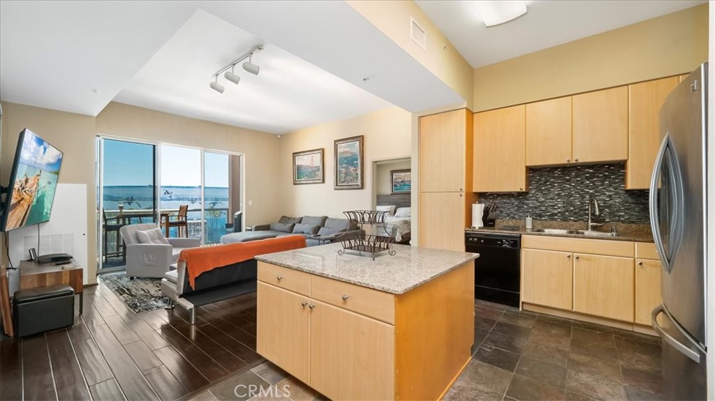 488 E Ocean 708 Property Photo 2