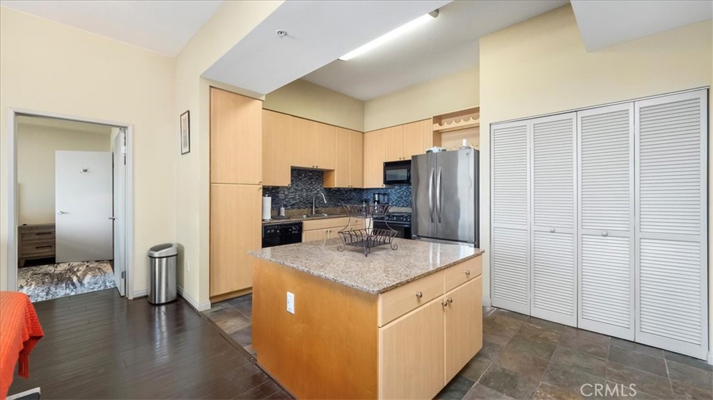 488 E Ocean 708 Property Photo 3