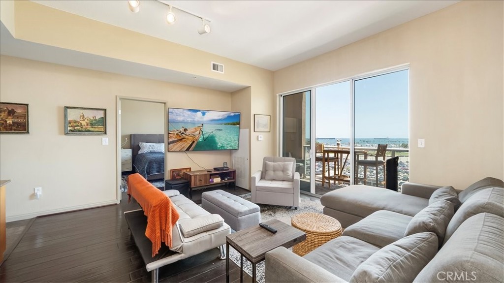 488 E Ocean 708 Property Photo 5