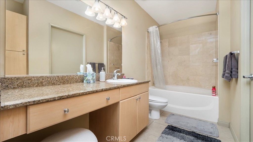 488 E Ocean 708 Property Photo 8