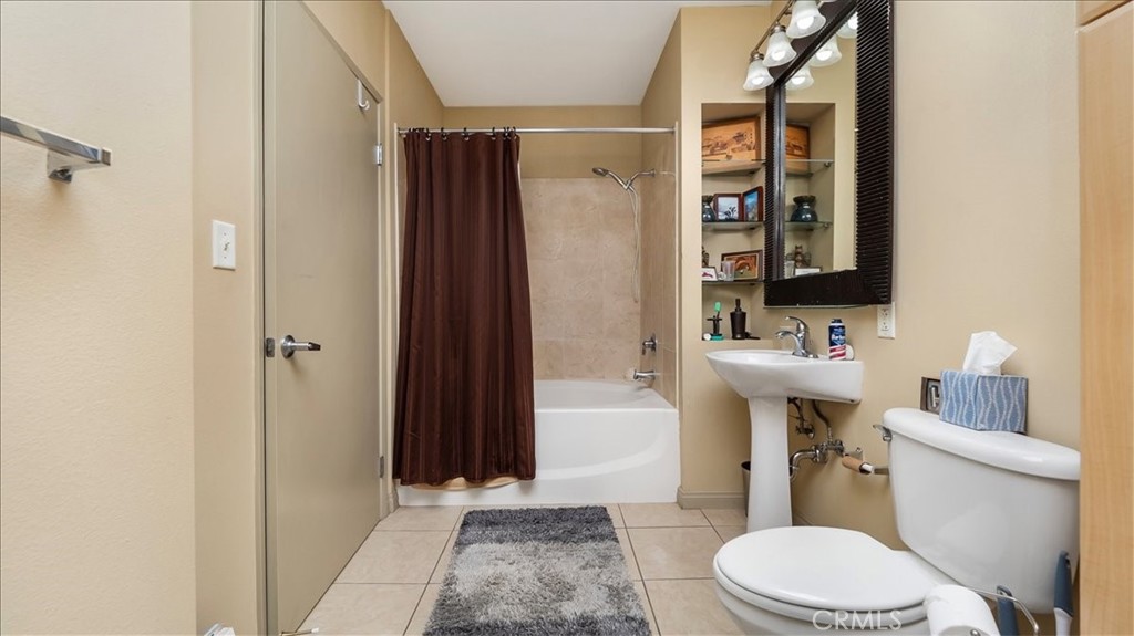 488 E Ocean 708 Property Photo 10