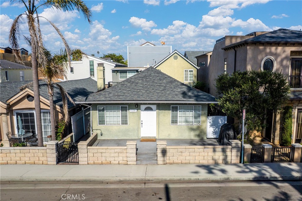 126 E Balboa Property Photo 2