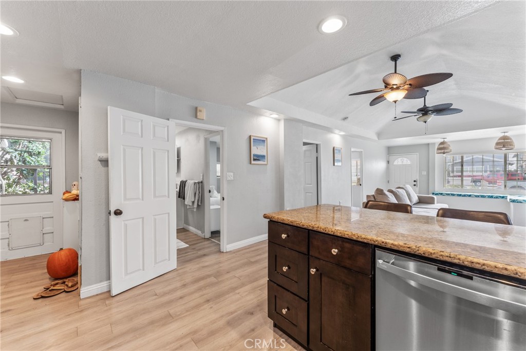 126 E Balboa Property Photo 11