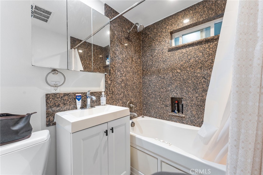 126 E Balboa Property Photo 26