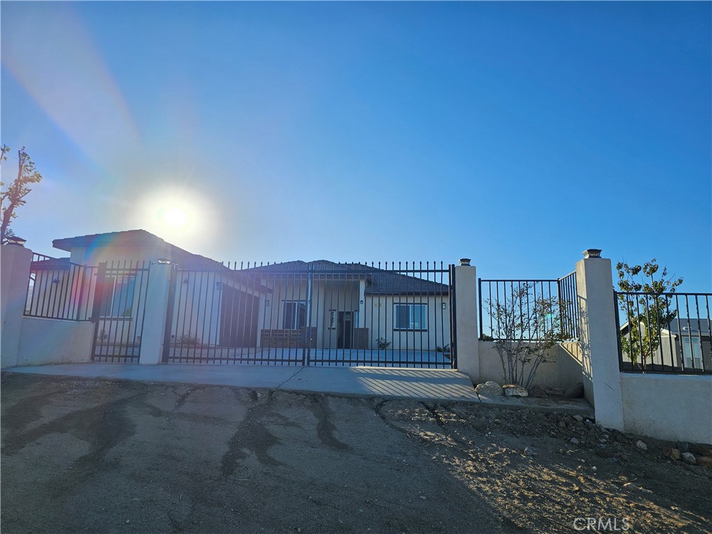 8630 Sahara Property Photo 3