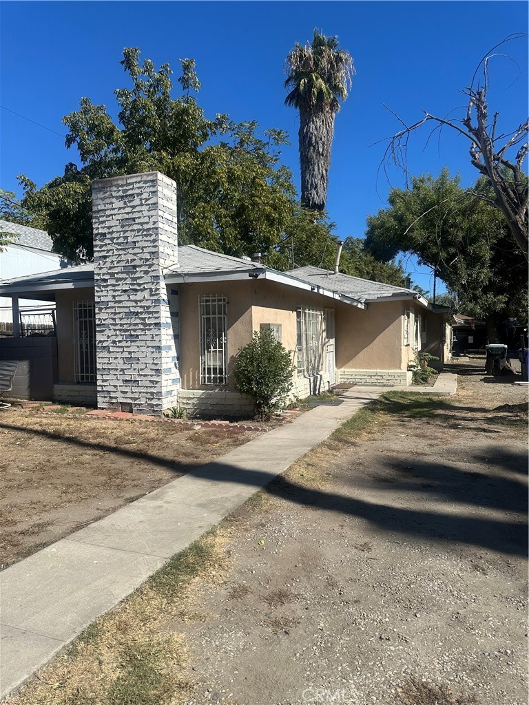 933 N Mountain View