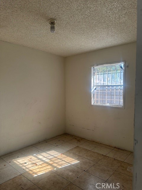 933 N Mountain View Property Photo 4