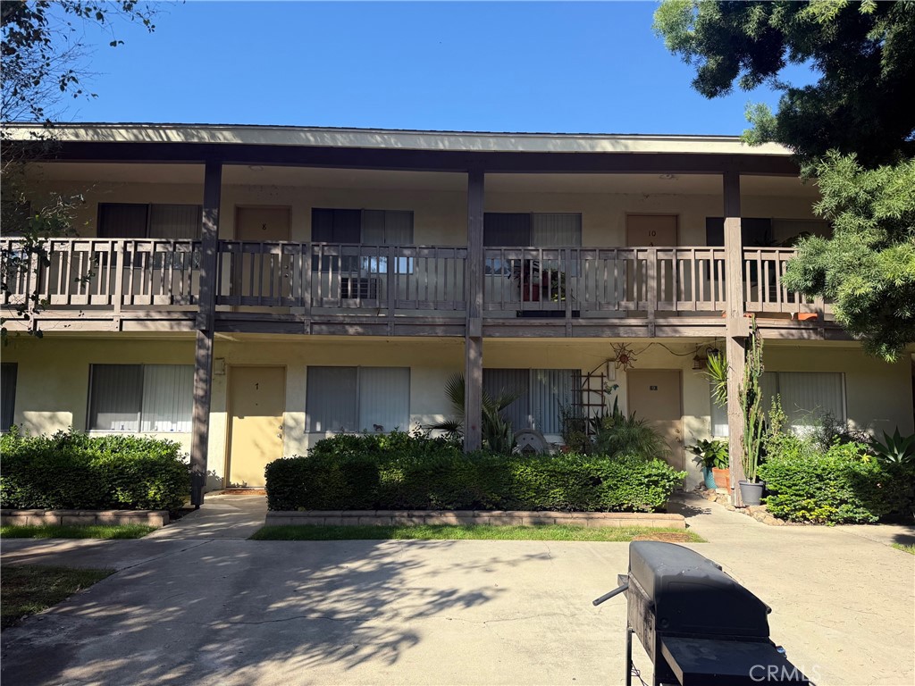 100 S Seranado Property Photo 1