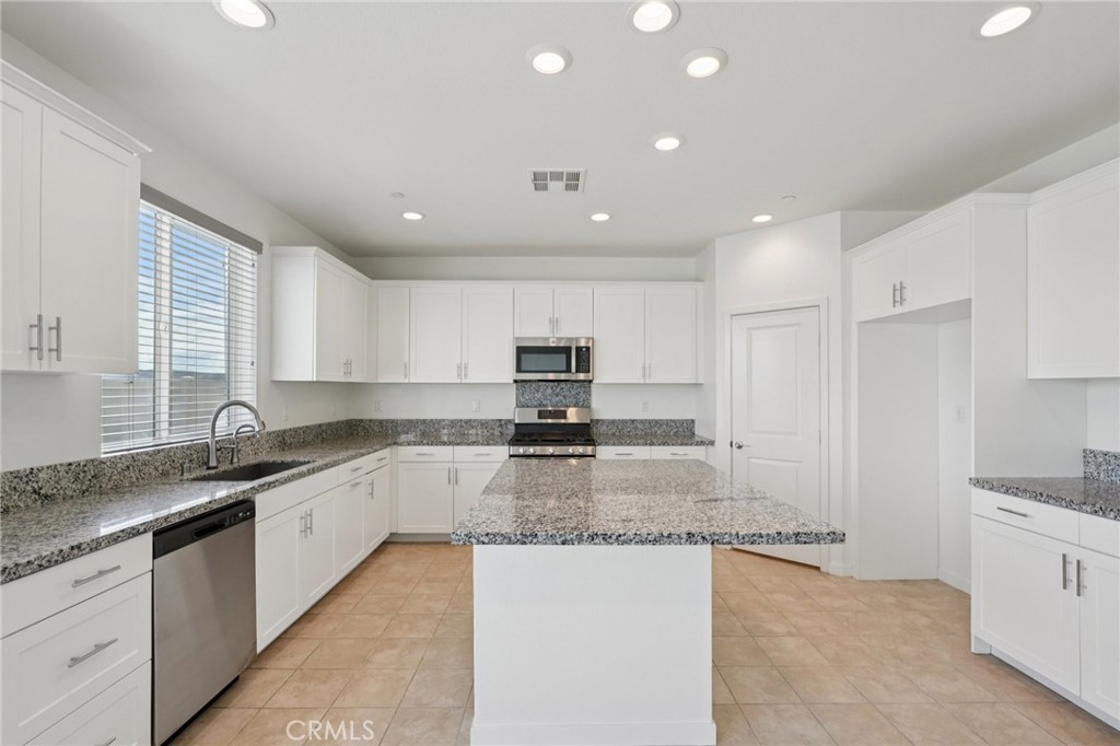 35231 Zachary Way Property Photo 11