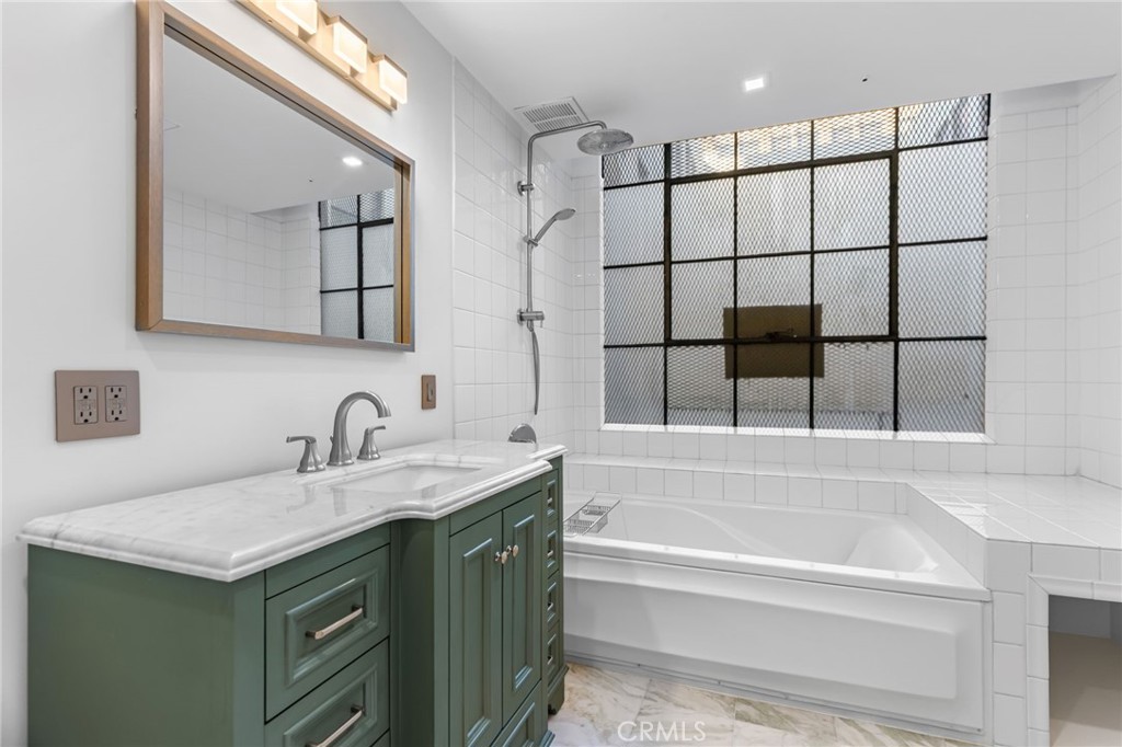 315 E 8th 401 Property Photo 18