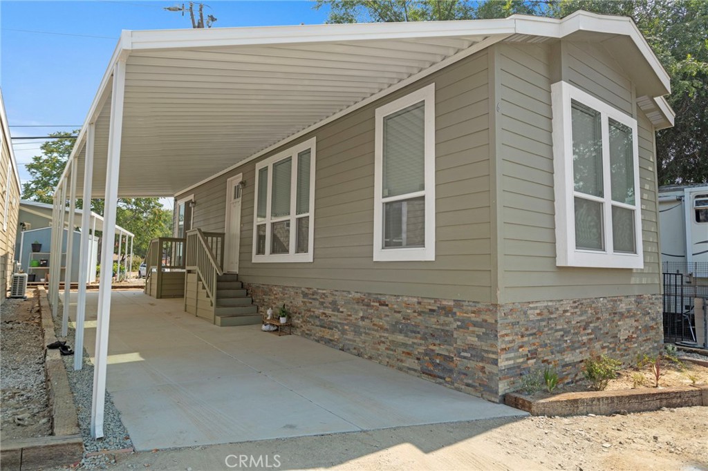 22113 Grand Terrace Rd 7 Property Photo 3