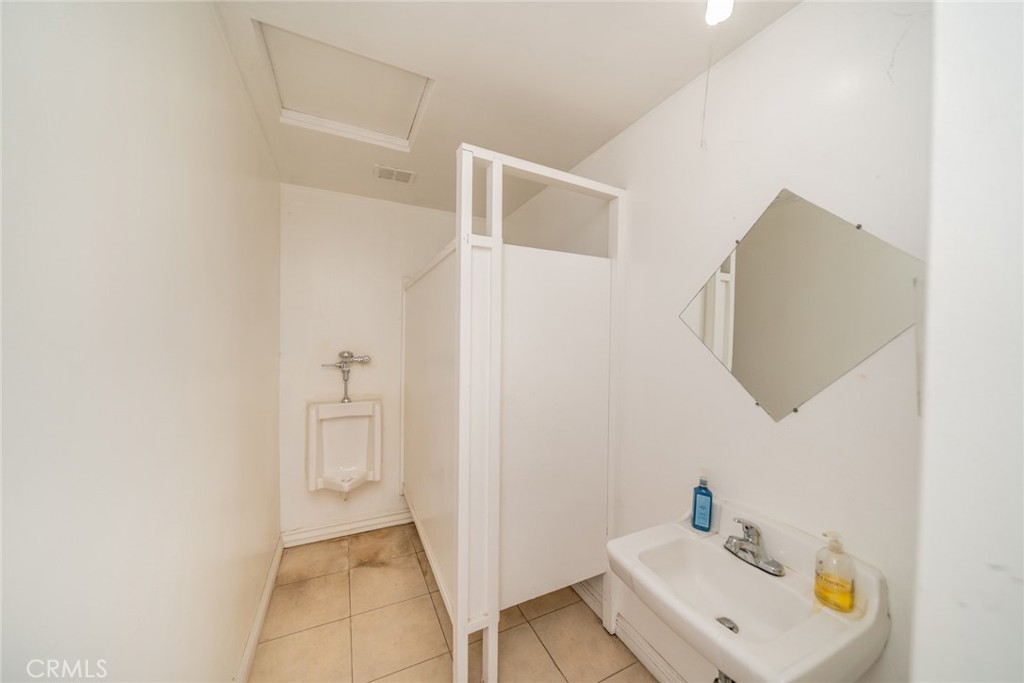 711 W C Property Photo 25