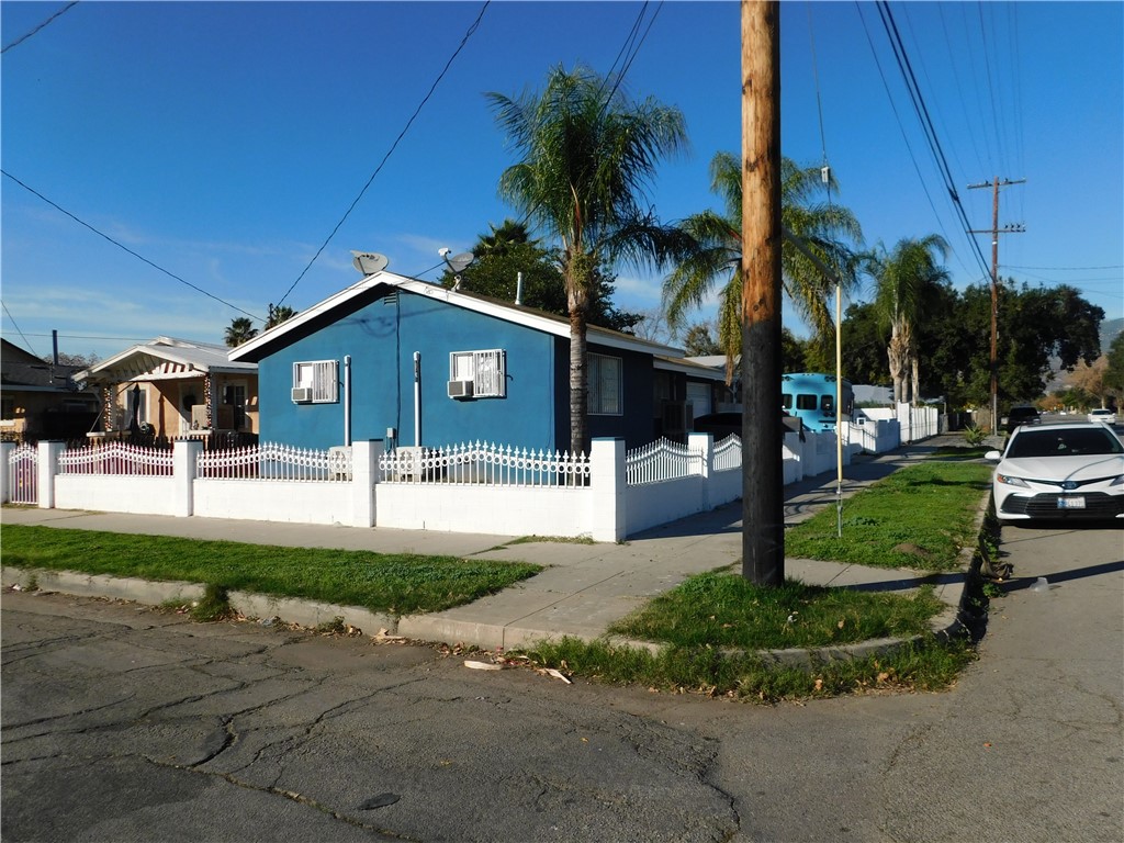 1000 N Mountain View Property Photo 5