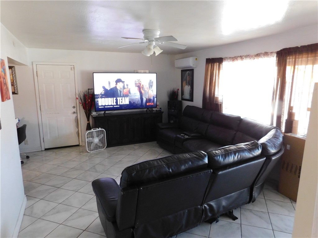 1000 N Mountain View Property Photo 8