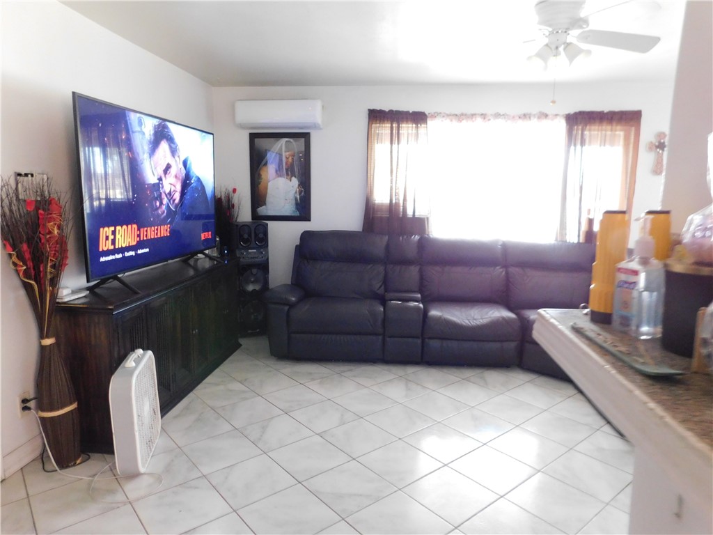 1000 N Mountain View Property Photo 11