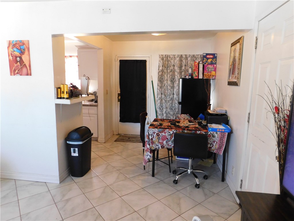 1000 N Mountain View Property Photo 14