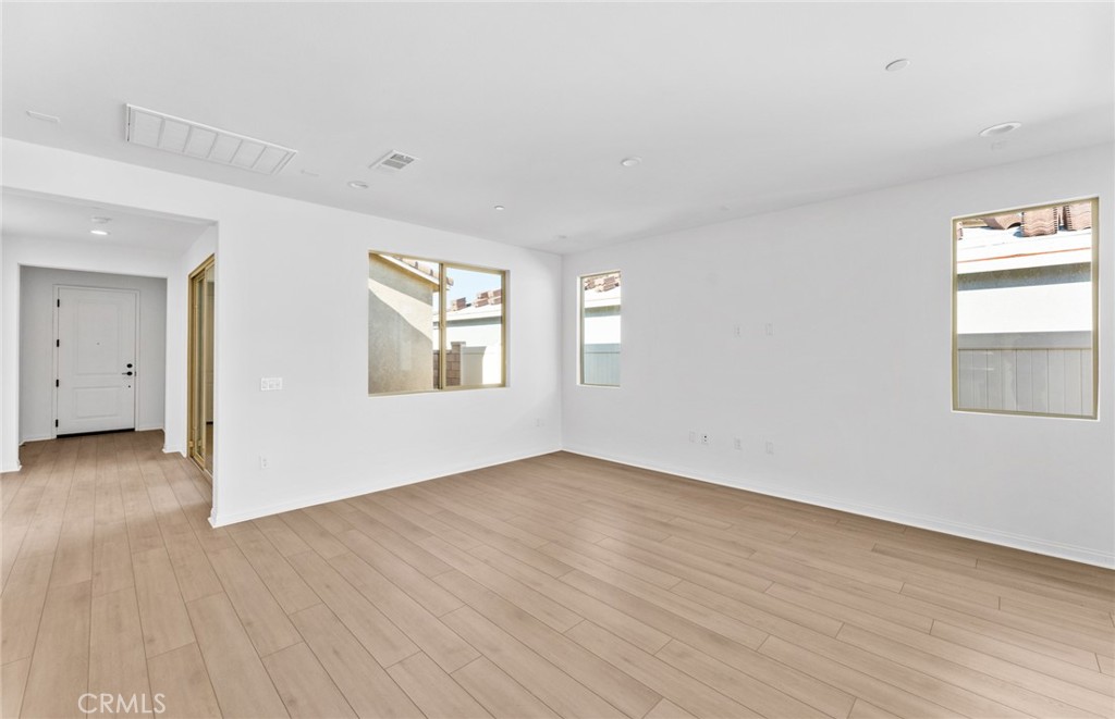 25381 Violane Drive Property Photo 6