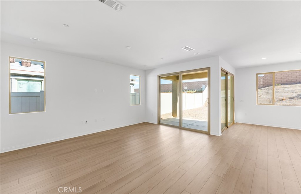 25381 Violane Drive Property Photo 7