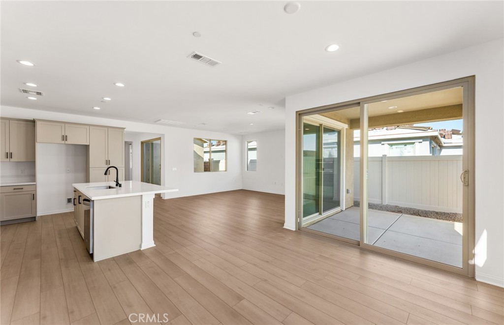 25381 Violane Drive Property Photo 11