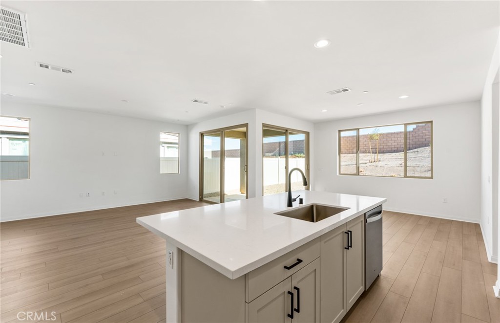 25381 Violane Drive Property Photo 16