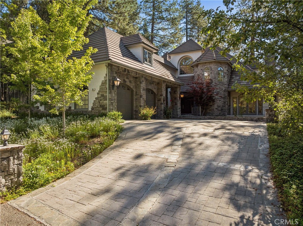 699 Brentwood Property Photo 2
