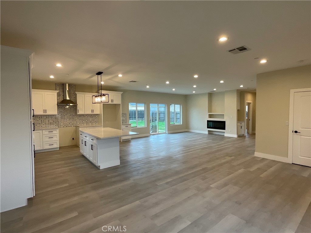 310 N Western Property Photo 4