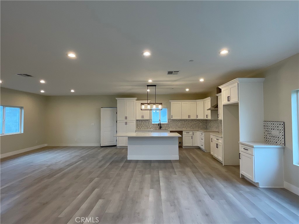 310 N Western Property Photo 8