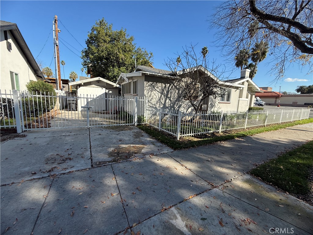 3895 Brockton Property Photo 4