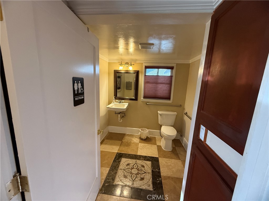 3895 Brockton Property Photo 9
