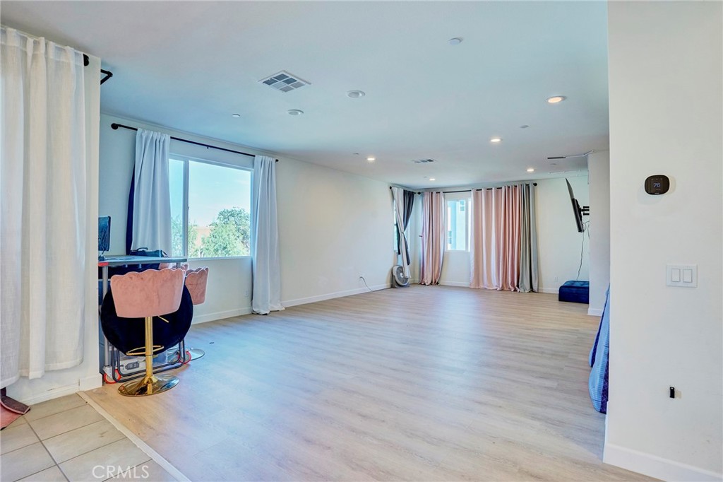 314 N Standard Property Photo 17