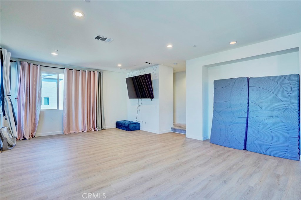 314 N Standard Property Photo 18