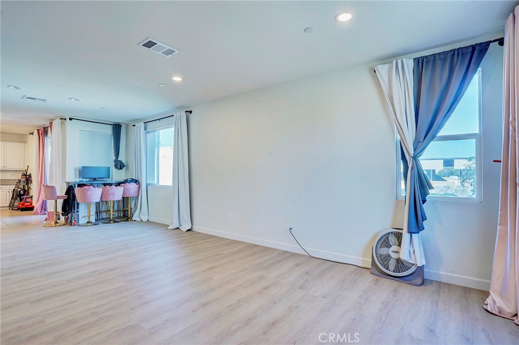 314 N Standard Property Photo 20