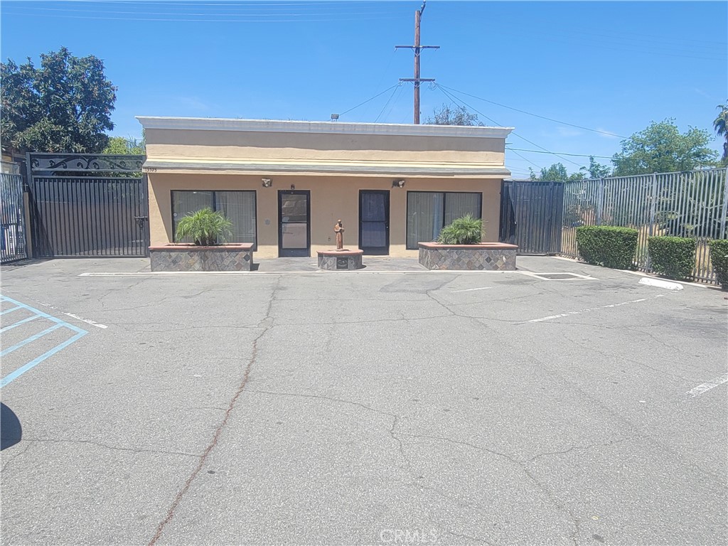 13575 Magnolia Avenue Property Photo 1