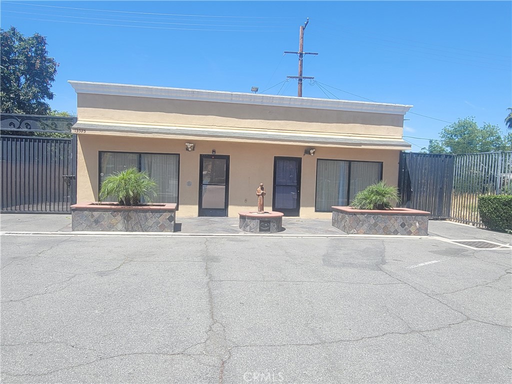 13575 Magnolia Avenue Property Photo 2